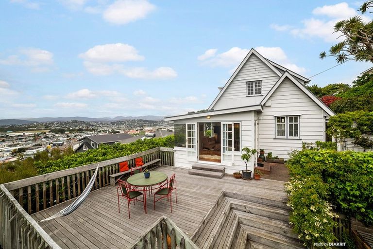 Photo of property in 50 Rodrigo Road, Kilbirnie, Wellington, 6022