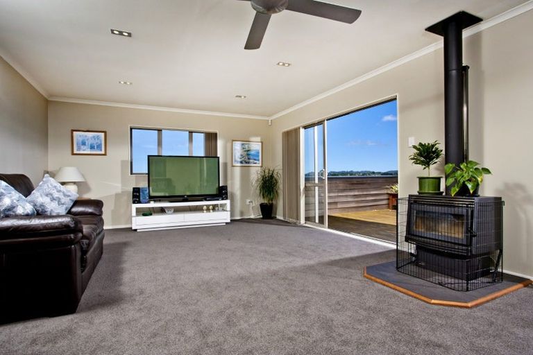Photo of property in 112 San Marino Drive West, Henderson, Auckland, 0612