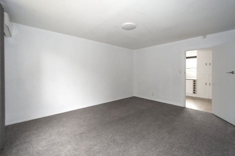 Photo of property in 4/19 Hargest Crescent, Sydenham, Christchurch, 8023