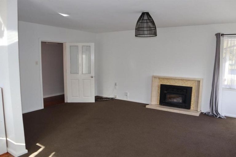 Photo of property in 338 Memorial Avenue, Burnside, Christchurch, 8053
