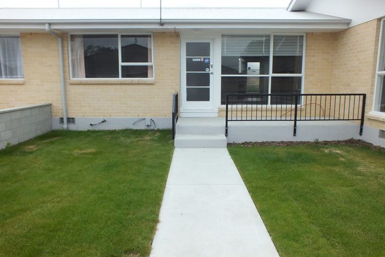 Photo of property in 2/12 North Avon Road, Richmond, Christchurch, 8013