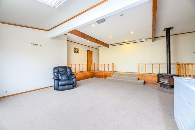 Photo of property in 131 Chivalry Road, Glenfield, Auckland, 0629