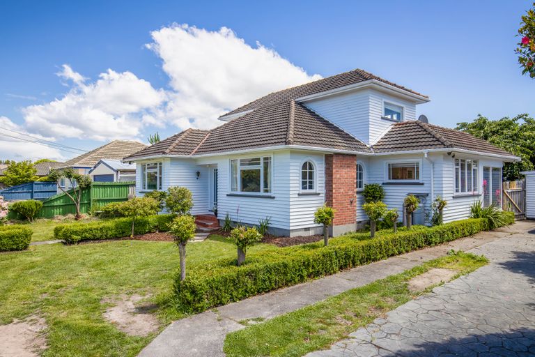 Photo of property in 50 Aorangi Road, Bryndwr, Christchurch, 8053