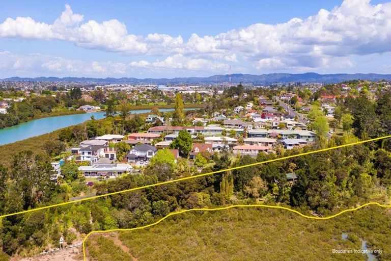 Photo of property in 192 Colwill Road, Massey, Auckland, 0614