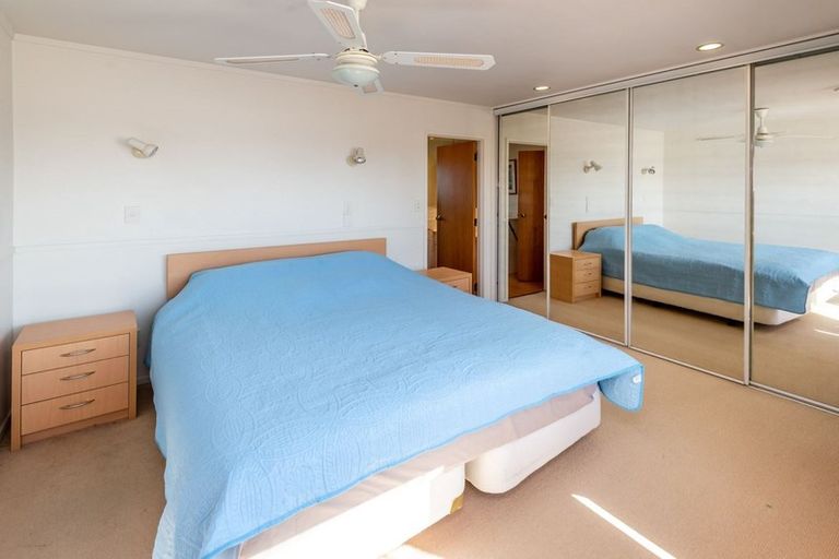 Photo of property in 2/5 Perendale Close, Somerville, Auckland, 2014