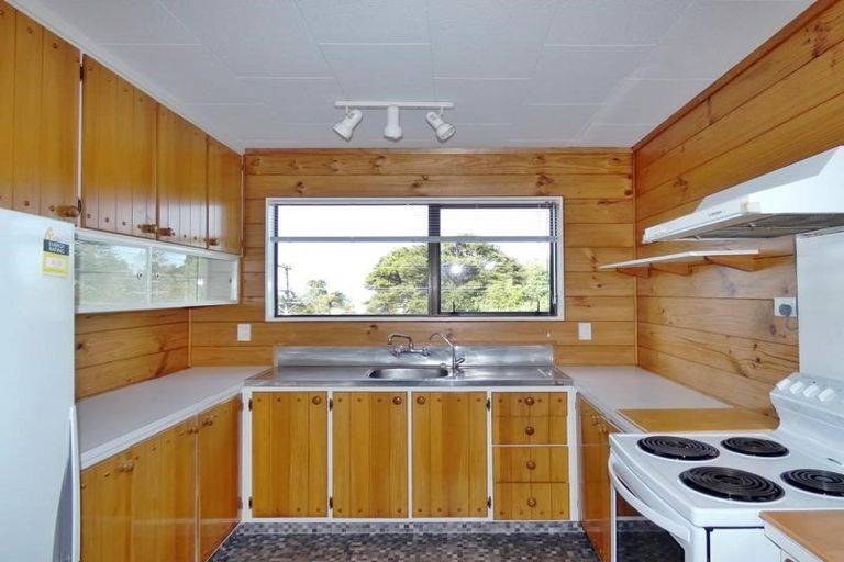 Photo of property in 1/57 Cliff View Drive, Green Bay, Auckland, 0604