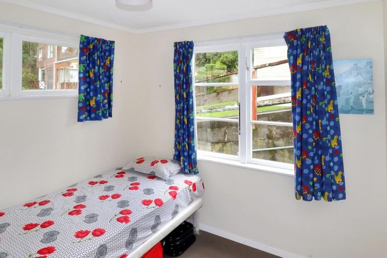 Photo of property in 41 Lyndfield Lane, Newlands, Wellington, 6037