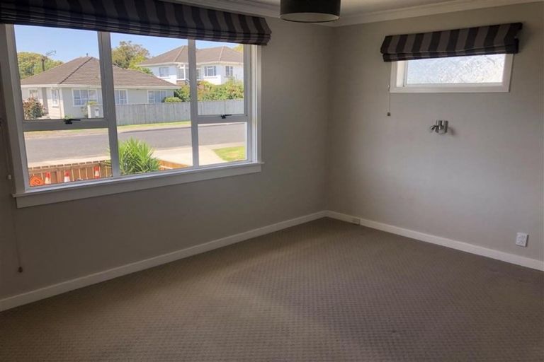 Photo of property in 63 Wallath Road, Westown, New Plymouth, 4310