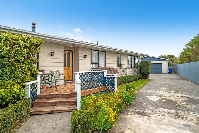Photo of property in 20 Augustus Street, Carterton, 5713