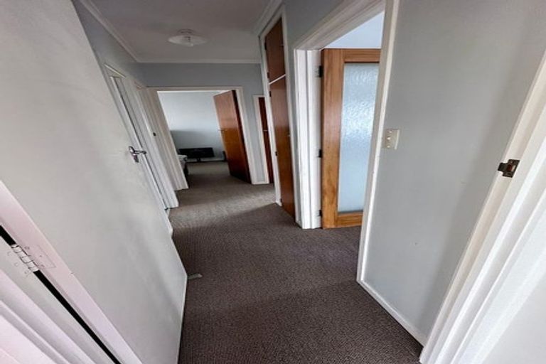 Photo of property in 2/38 Knightsbridge Drive, Forrest Hill, Auckland, 0620