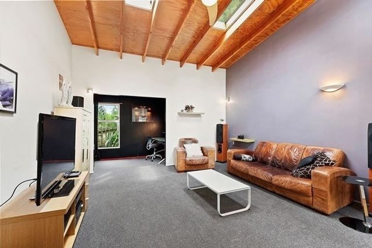 Photo of property in 8a Cullen Place, Tawa, Wellington, 5028