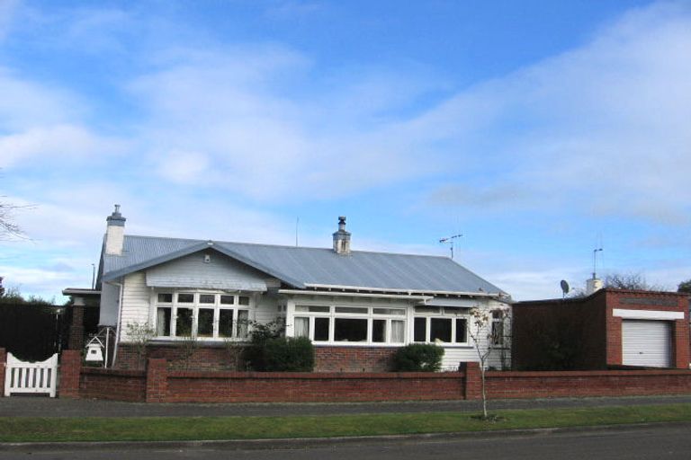 Photo of property in 19 Nikau Street, Takaro, Palmerston North, 4410