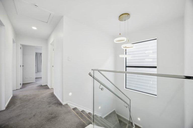 Photo of property in 43a Fitzherbert Avenue, West Harbour, Auckland, 0618