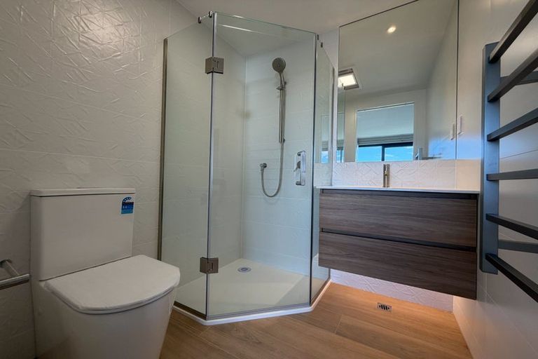 Photo of property in 4/139 Tirimoana Road, Te Atatu South, Auckland, 0602