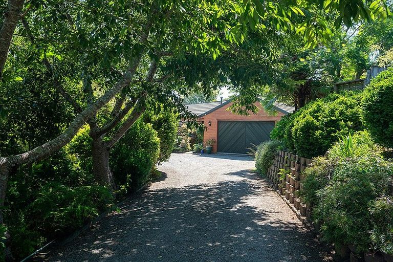 Photo of property in 42 Guildford Drive, Paraparaumu, 5032