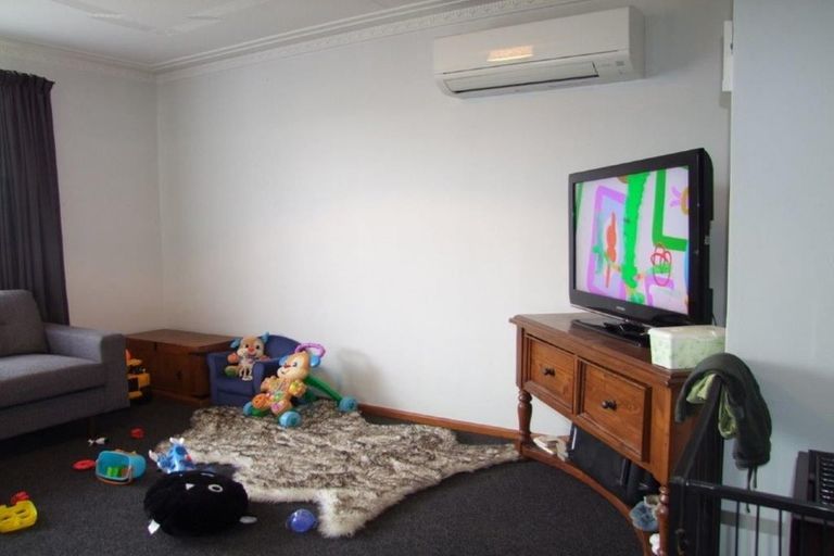 Photo of property in 30 Johnson Street, Milton, 9220