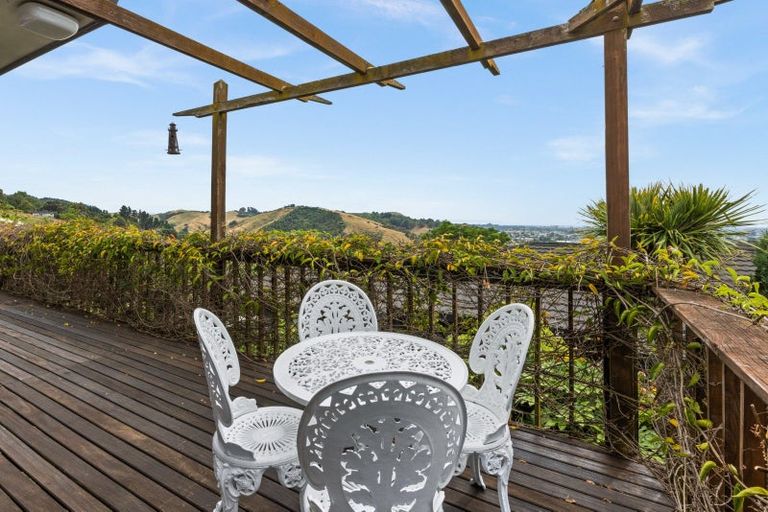 Photo of property in 90 Churchill Drive, Taradale, Napier, 4112