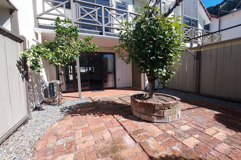 Photo of property in 10 George Street, Thorndon, Wellington, 6011