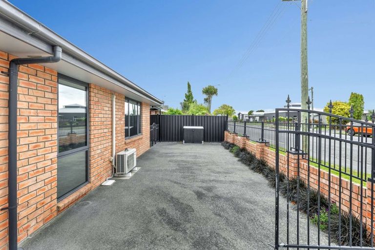Photo of property in 1/123 Sawyers Arms Road, Northcote, Christchurch, 8052