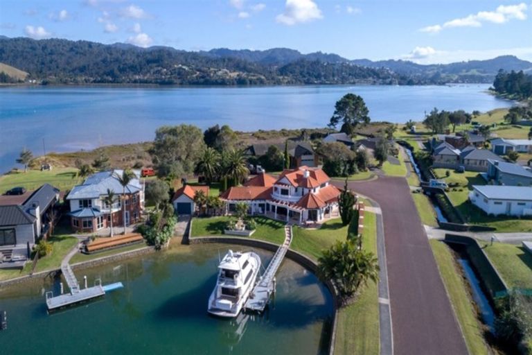 Photo of property in 601 Waterways Parade, Pauanui, Hikuai, 3579