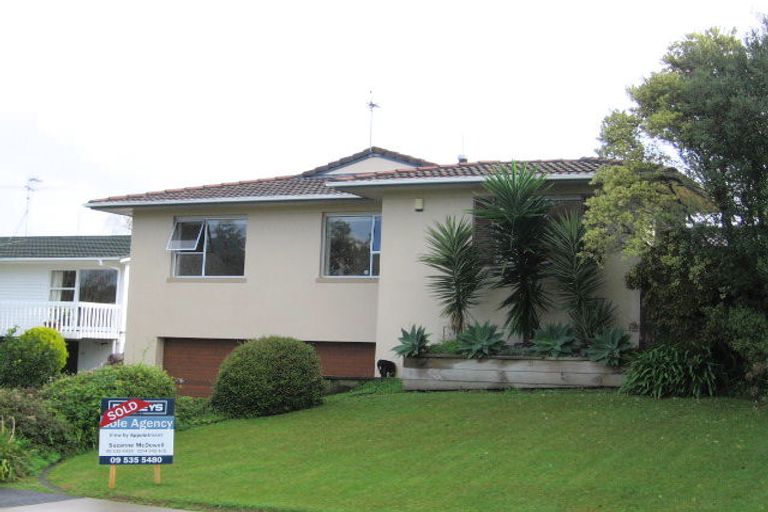Photo of property in 9 Quibray Place, Botany Downs, Auckland, 2010