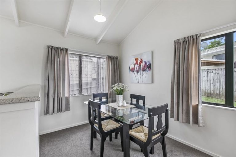 Photo of property in 29 Loughanure Place, Massey, Auckland, 0614