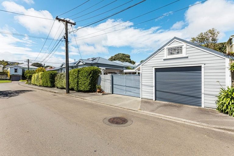 Photo of property in 21 Farm Road, Northland, Wellington, 6012