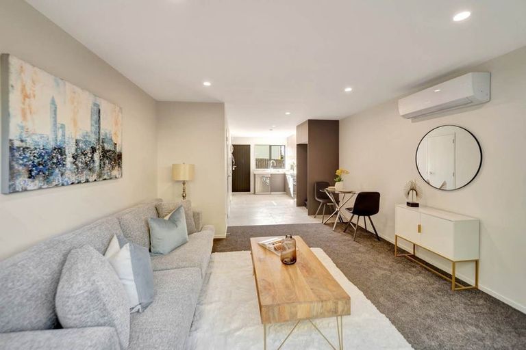 Photo of property in 2/106 Triangle Road, Massey, Auckland, 0614
