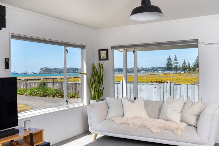 Photo of property in 2/64 The Esplanade, Westshore, Napier, 4110