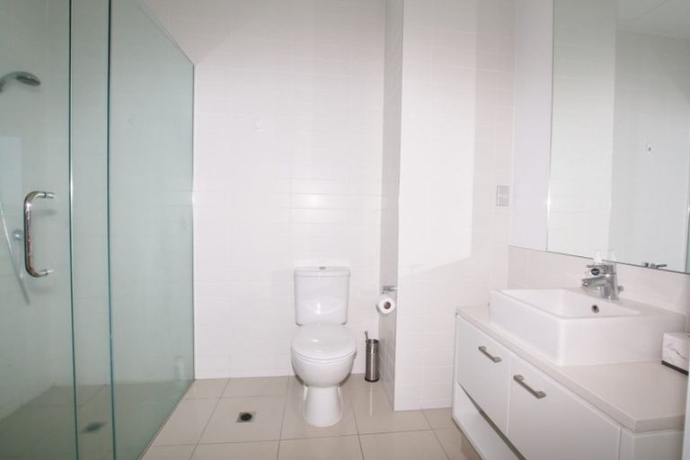 Photo of property in Sentinel Apartments, 905/3 Northcroft Street, Takapuna, Auckland, 0622
