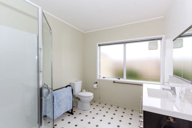 Photo of property in 2/498 Devon Street East, Strandon, New Plymouth, 4312