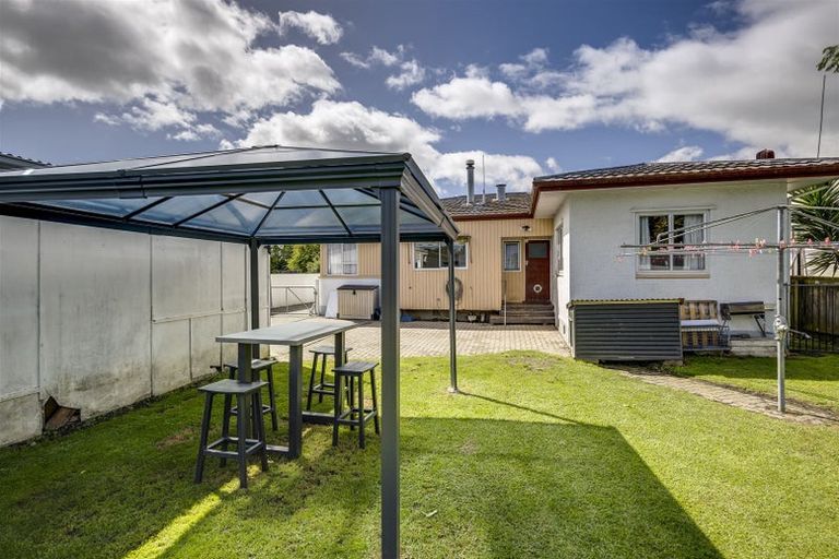 Photo of property in 227 Mayfair Avenue, Mayfair, Hastings, 4122