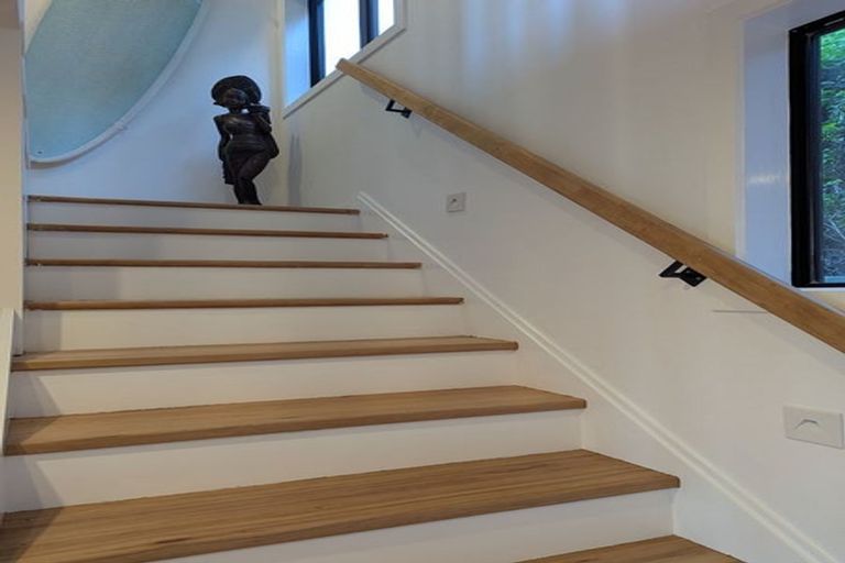 Photo of property in 276 Queens Drive, Lyall Bay, Wellington, 6022