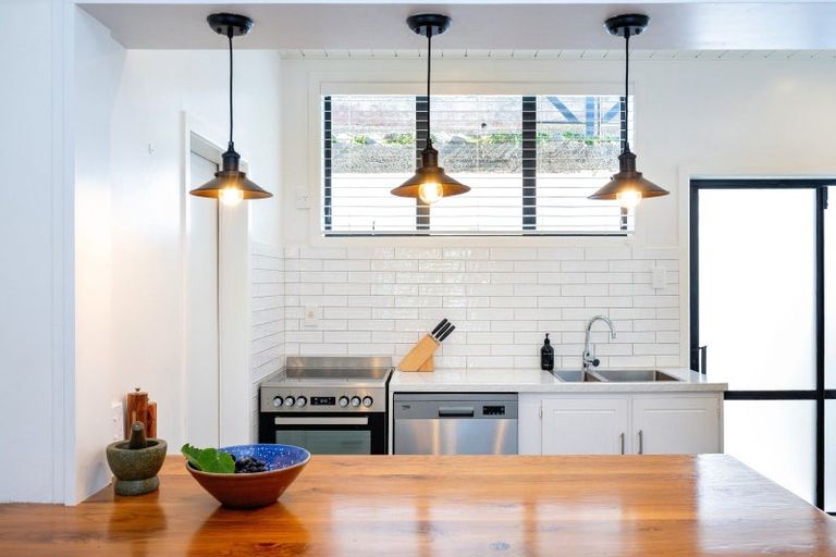 Photo of property in 6 Cameron Road, Bluff Hill, Napier, 4110