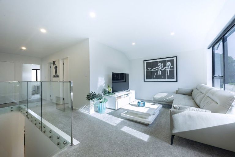 Photo of property in 18c Edgware Road, West Harbour, Auckland, 0618