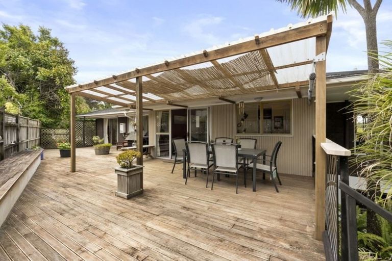 Photo of property in 31 Calman Place, Chatswood, Auckland, 0626