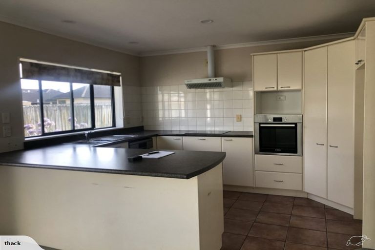 Photo of property in 3 Naul Place, East Tamaki Heights, Auckland, 2016