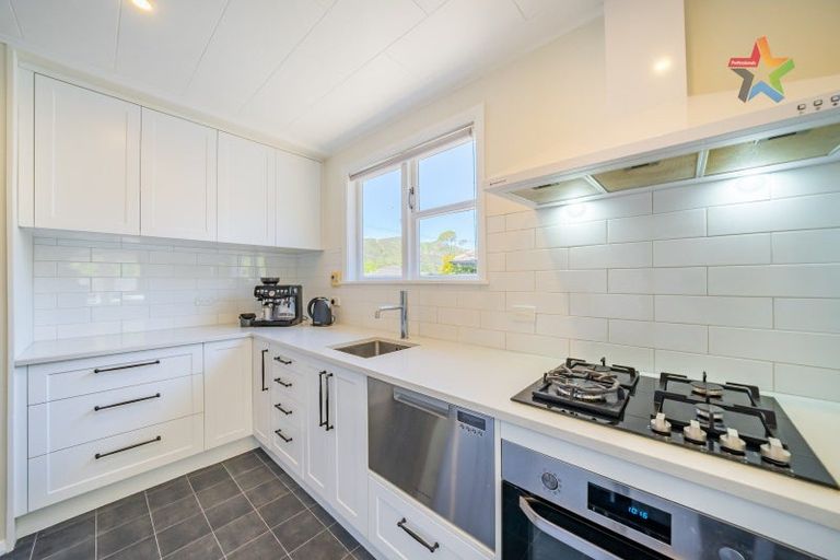 Photo of property in 43 Fleet Street, Naenae, Lower Hutt, 5011