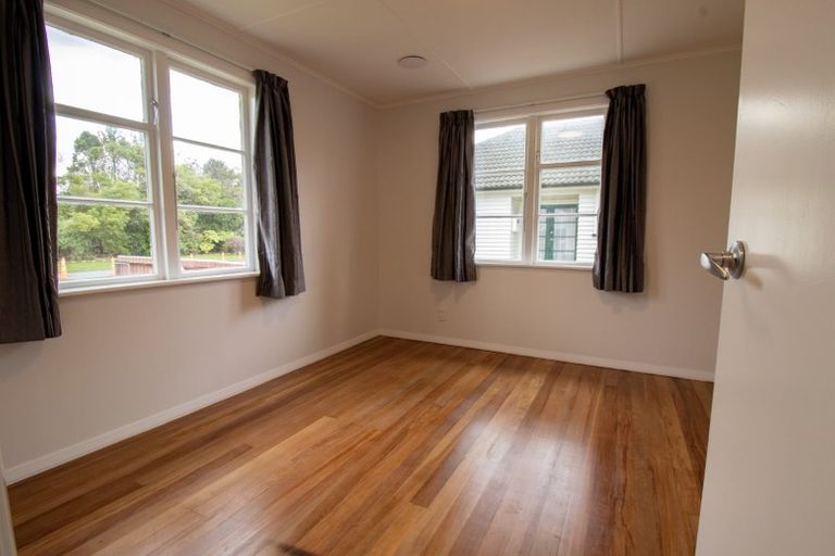 Photo of property in 211 Cambridge Terrace, Naenae, Lower Hutt, 5011