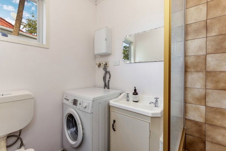 Photo of property in 102 Glendale Road, Glen Eden, Auckland, 0602