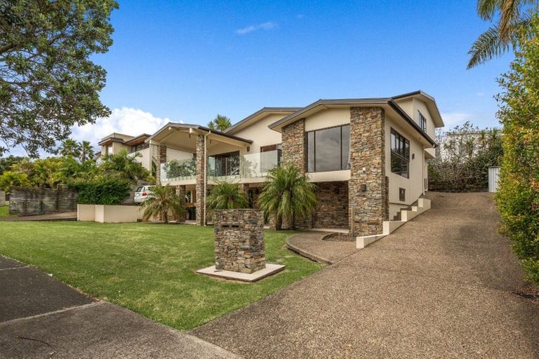 Photo of property in 71 Kittiwake Drive, Schnapper Rock, Auckland, 0632