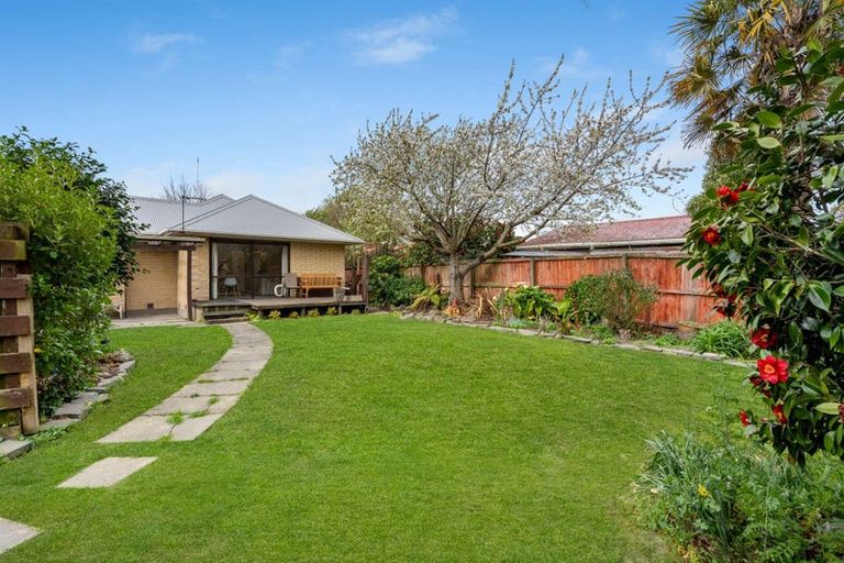 Photo of property in 126 Warren Crescent, Hillmorton, Christchurch, 8025