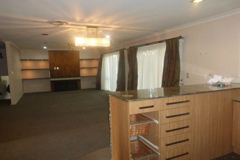 Photo of property in 69 San Marino Drive West, Henderson, Auckland, 0612