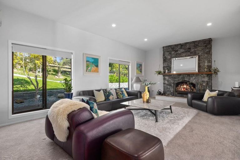 Photo of property in 49 Vaughans Road, Okura, Albany, 0792