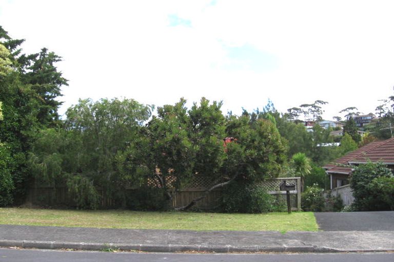 Photo of property in 2 Crown Hill Close, Forrest Hill, Auckland, 0620