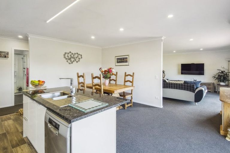 Photo of property in 10 Pohatu Lane, Otaki, 5512