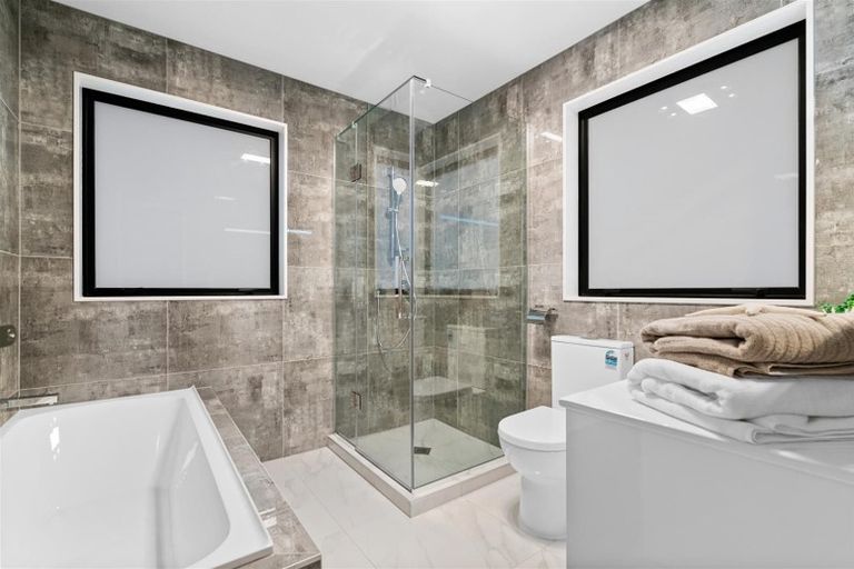 Photo of property in 100 Parkview Drive, Gulf Harbour, Whangaparaoa, 0930