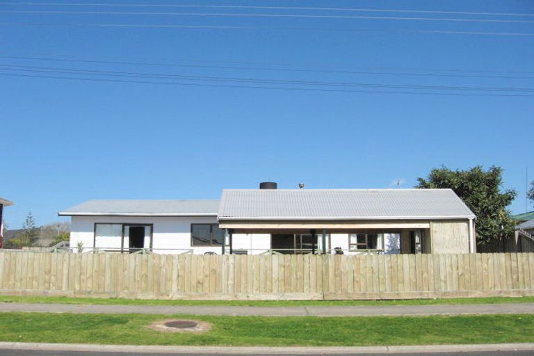 Photo of property in 16 Bryce Street, Whitianga, 3510