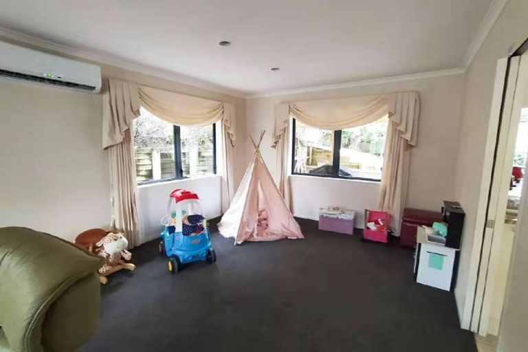 Photo of property in 10 Fulmar Way, Unsworth Heights, Auckland, 0632