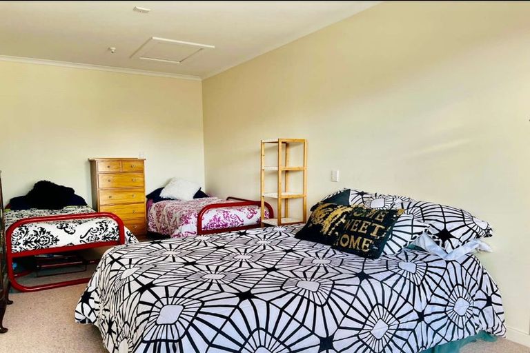 Photo of property in 90 Victoria Street, Coromandel, 3506